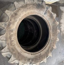 Jeu de pneus neuf BKT Agrimax - (420/70 R28 et 540/65 R38) Jeu de pneus neuf BKT Agrimax - (420/70 R28 et 540/65 R38)